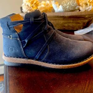 Blue Born Tarklin bootie. Gently used in beautiful shape. Size 6